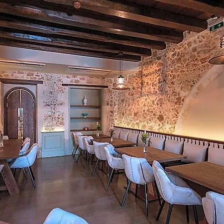 Serenissima Boutique Hanya